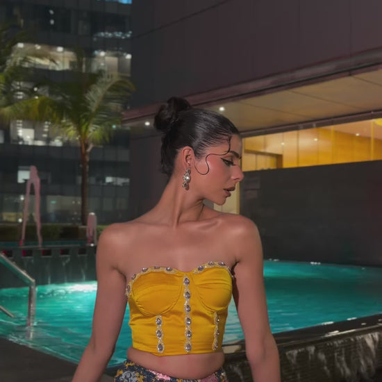 Video of the Pennello Claire set: silk corset with jewel embroidery and sequin drape skirt